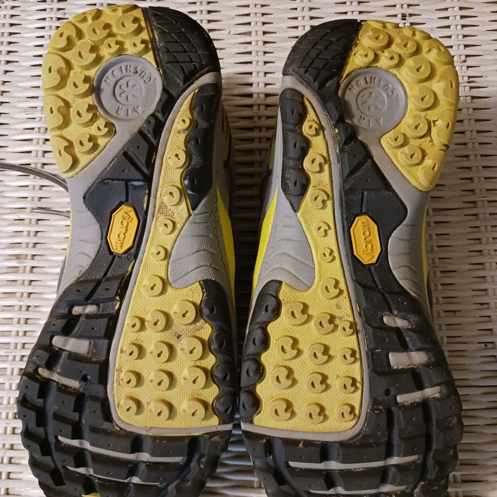 Shoes - Picture 3 of 4